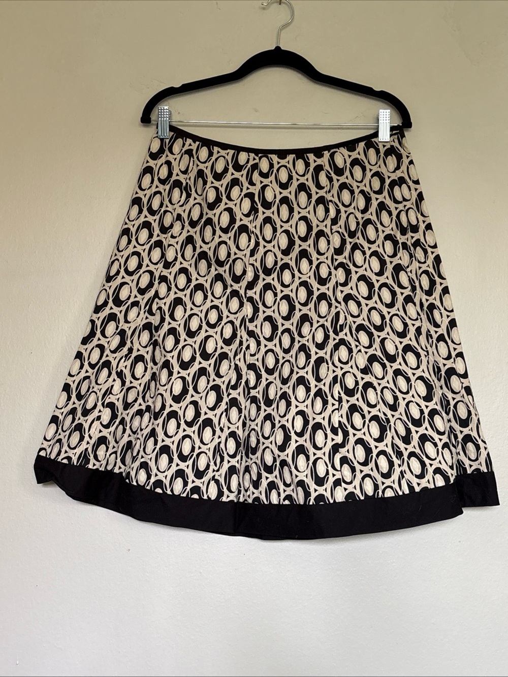 First Option Women’s Size 10 Vintage Black and Cream Abstract Knee Length Skirt